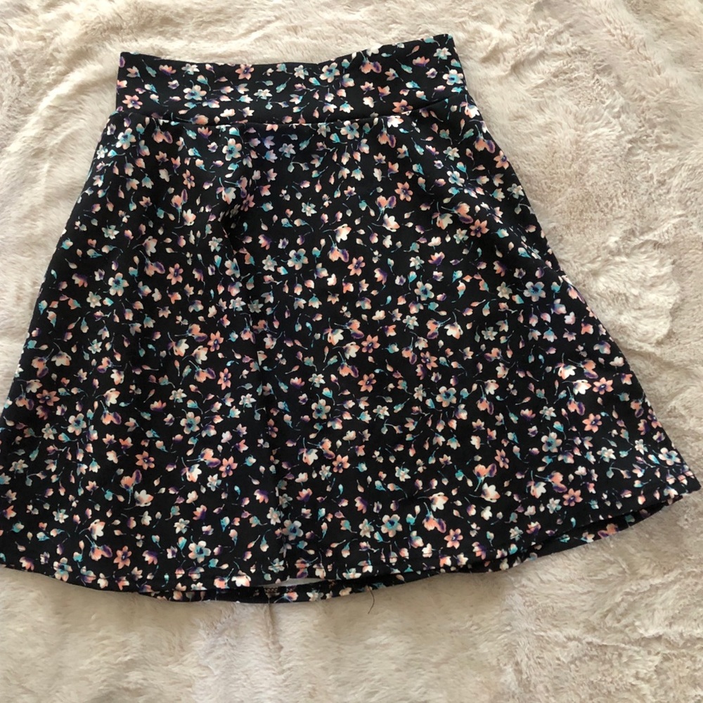 CHARLOTTE RUSSE Black Floral print skirt